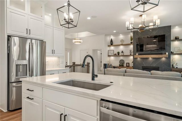 4209 NE Hideaway Drive, Lee's Summit, MO 64064
