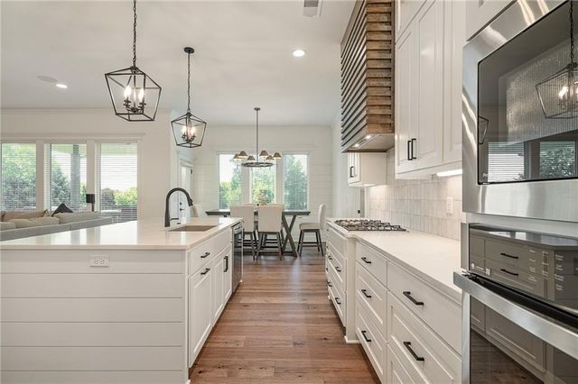 4209 NE Hideaway Drive, Lee's Summit, MO 64064