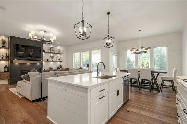 4209 NE Hideaway Drive, Lee's Summit, MO 64064