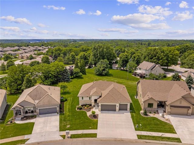 4209 NE Hideaway Drive, Lee's Summit, MO 64064