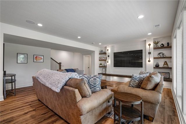 4209 NE Hideaway Drive, Lee's Summit, MO 64064