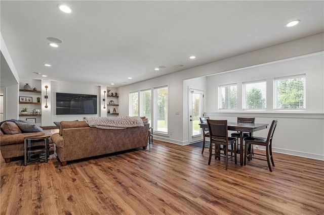 4209 NE Hideaway Drive, Lee's Summit, MO 64064