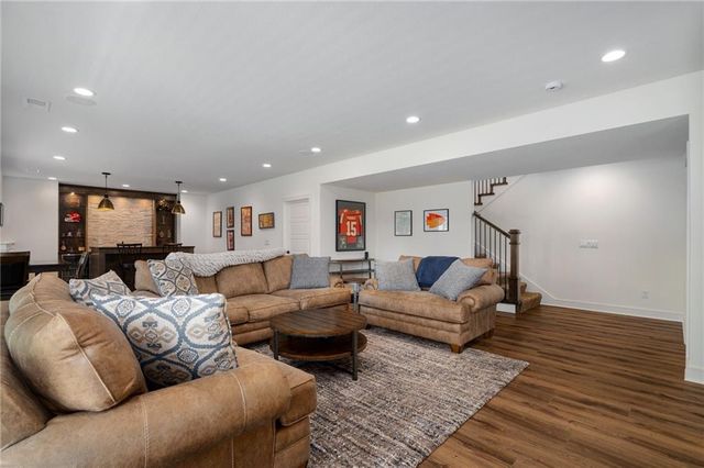 4209 NE Hideaway Drive, Lee's Summit, MO 64064