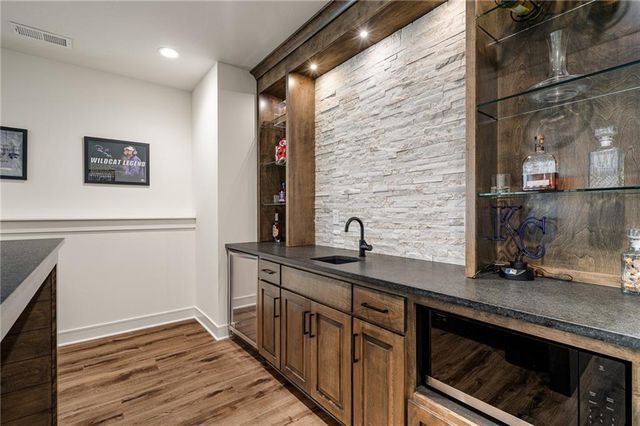 4209 NE Hideaway Drive, Lee's Summit, MO 64064