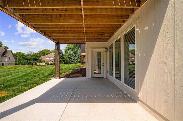 4209 NE Hideaway Drive, Lee's Summit, MO 64064