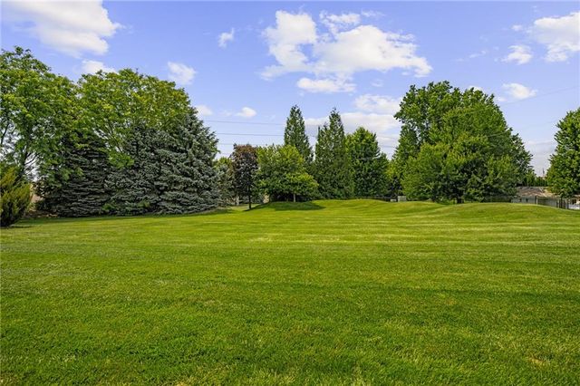 4209 NE Hideaway Drive, Lee's Summit, MO 64064