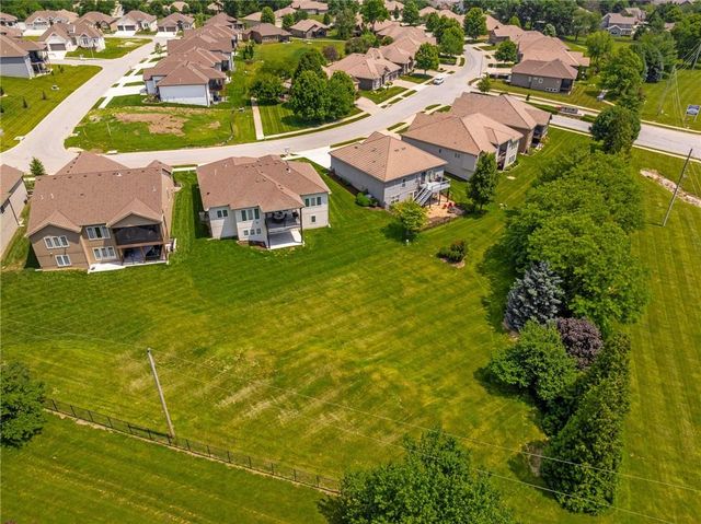 4209 NE Hideaway Drive, Lee's Summit, MO 64064