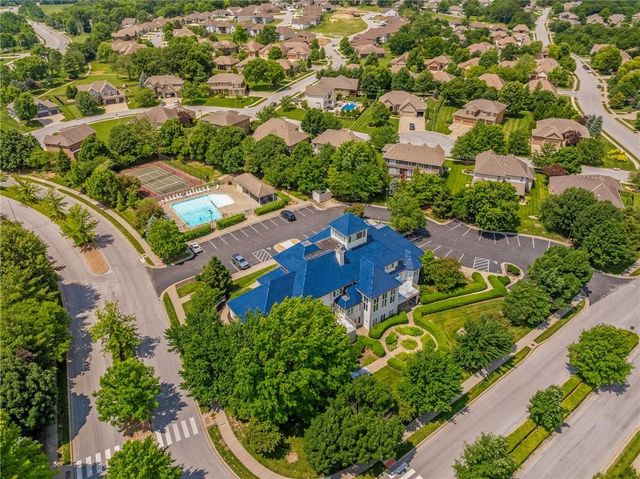 4209 NE Hideaway Drive, Lee's Summit, MO 64064