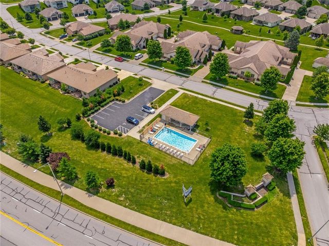 4209 NE Hideaway Drive, Lee's Summit, MO 64064