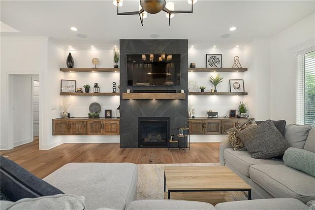 4209 NE Hideaway Drive, Lee's Summit, MO 64064