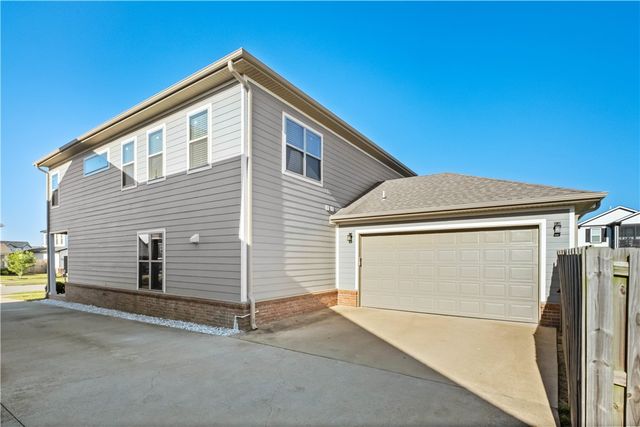 1737 W Broadway Place, Rogers, AR 72758