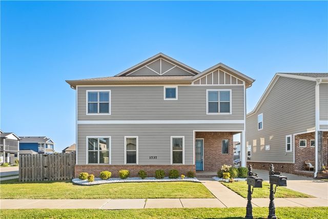 1737 W Broadway Place, Rogers, AR 72758