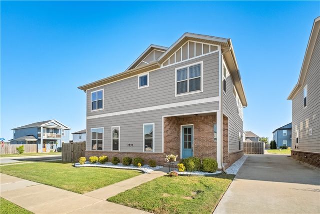 1737 W Broadway Place, Rogers, AR 72758