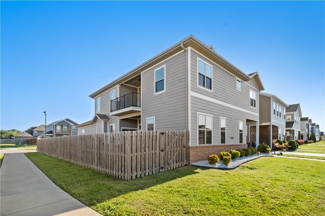1737 W Broadway Place, Rogers, AR 72758