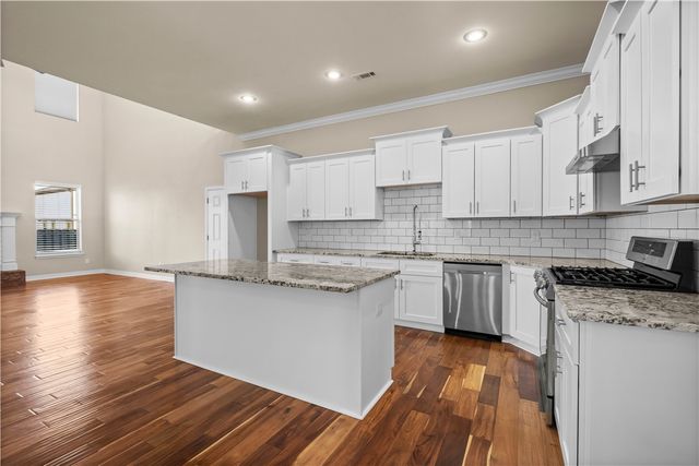 1737 W Broadway Place, Rogers, AR 72758