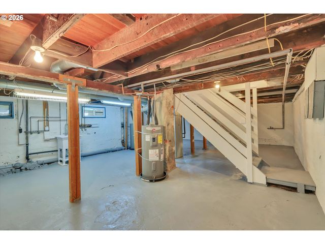 921 Se MALL St, Portland, OR 97202