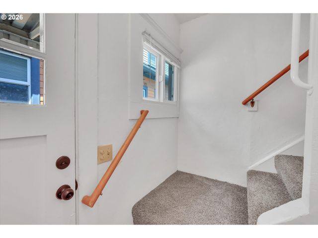 921 Se MALL St, Portland, OR 97202