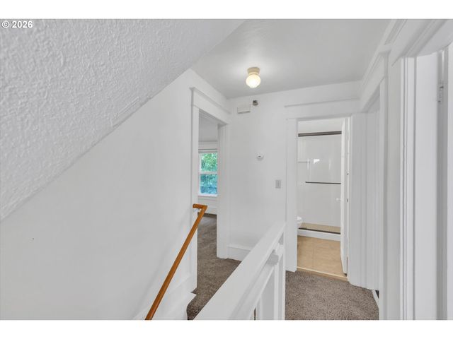 921 Se MALL St, Portland, OR 97202
