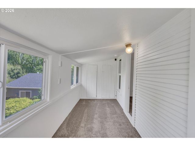 921 Se MALL St, Portland, OR 97202
