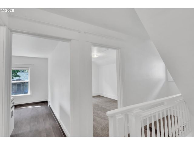 921 Se MALL St, Portland, OR 97202