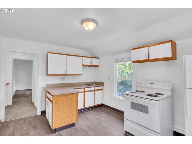 921 Se MALL St, Portland, OR 97202