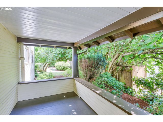 921 Se MALL St, Portland, OR 97202