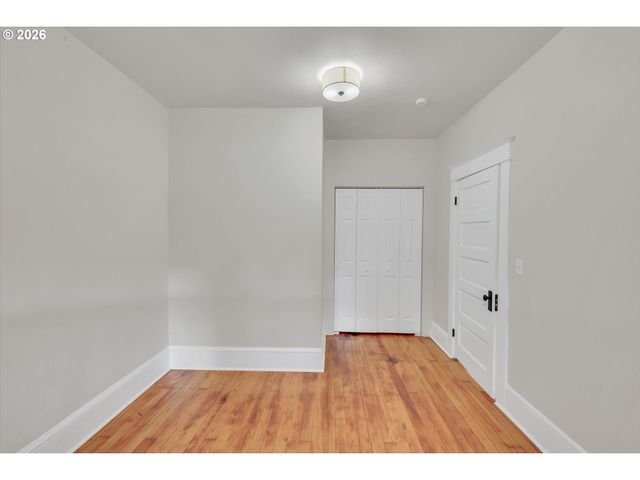 921 Se MALL St, Portland, OR 97202
