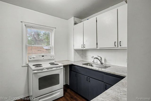 2229 Rosemary Avenue, Waterford, MI 48328