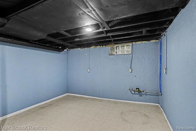 2229 Rosemary Avenue, Waterford, MI 48328