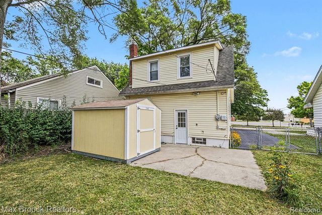 2229 Rosemary Avenue, Waterford, MI 48328