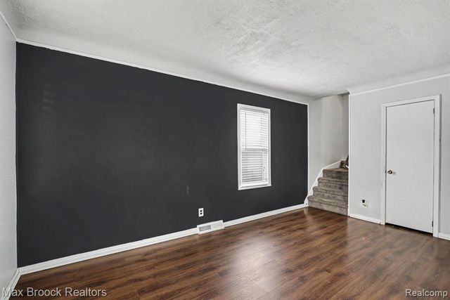 2229 Rosemary Avenue, Waterford, MI 48328