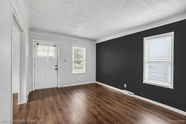 2229 Rosemary Avenue, Waterford, MI 48328