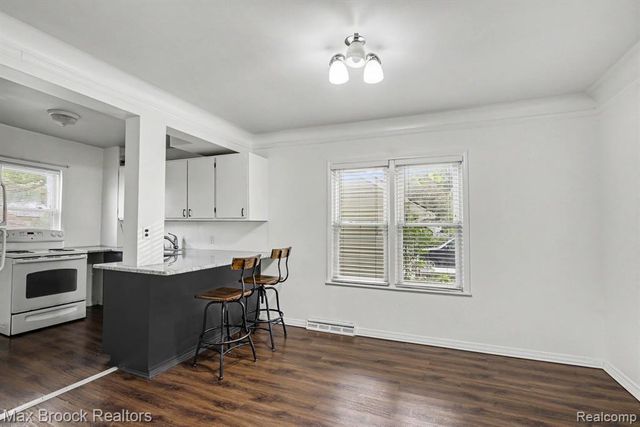 2229 Rosemary Avenue, Waterford, MI 48328