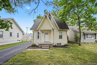 2229 Rosemary Avenue, Waterford, MI 48328