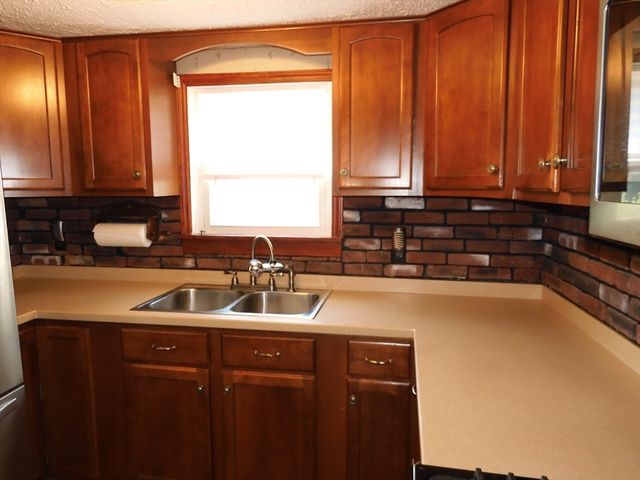 146 Bridle Rd, Billerica, MA 01821