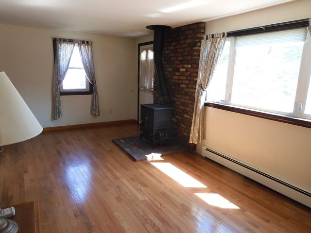 146 Bridle Rd, Billerica, MA 01821