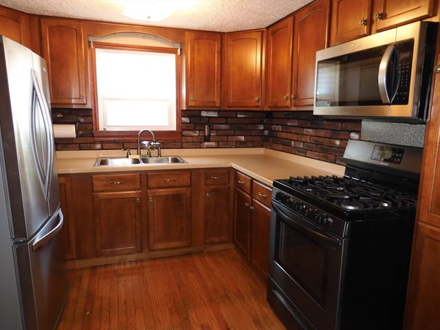 146 Bridle Rd, Billerica, MA 01821