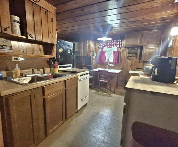 14306 W Pine Street, Hayward, WI 54843