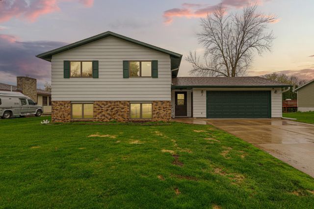3 Saint Marks Bay, Faribault, MN 55021