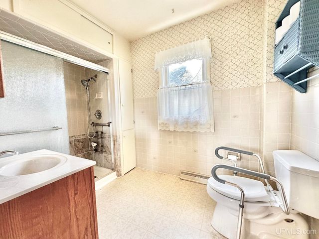 621 W C Street, Iron Mountain, MI 49801