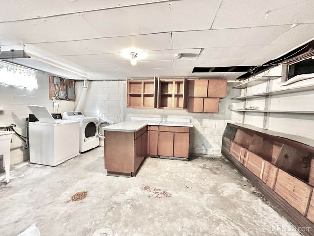 621 W C Street, Iron Mountain, MI 49801