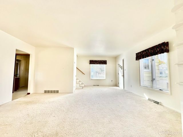 621 W C Street, Iron Mountain, MI 49801