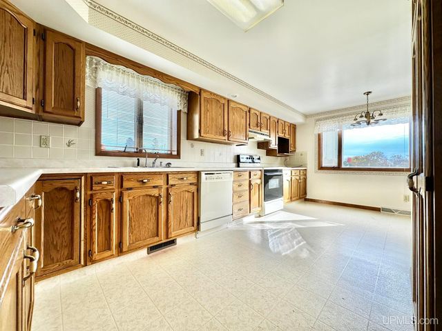 621 W C Street, Iron Mountain, MI 49801