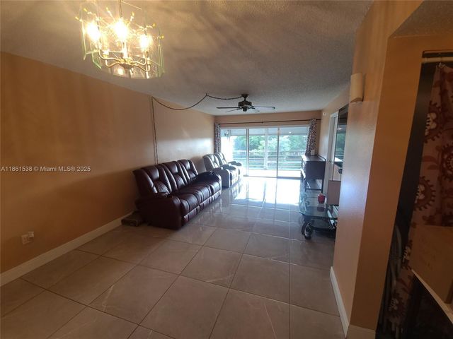 661 N University Dr 1-302, Pembroke Pines, FL 33024