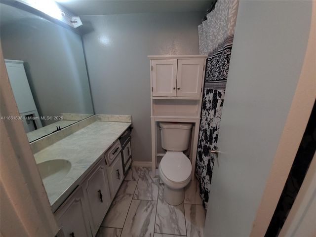 661 N University Dr 1-302, Pembroke Pines, FL 33024