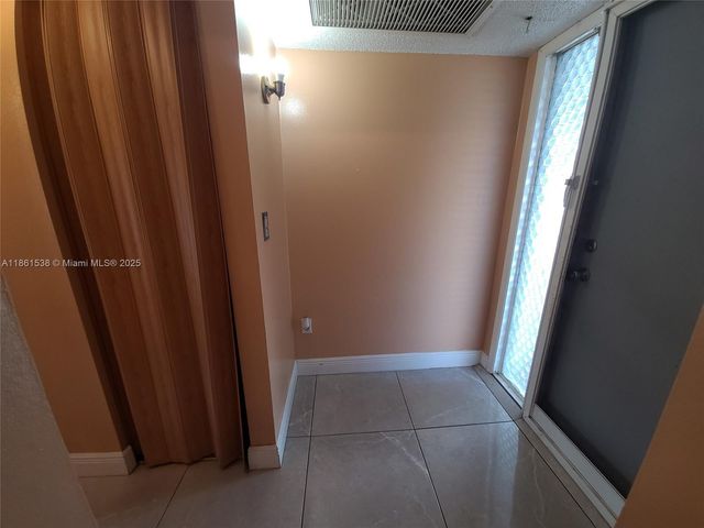 661 N University Dr 1-302, Pembroke Pines, FL 33024