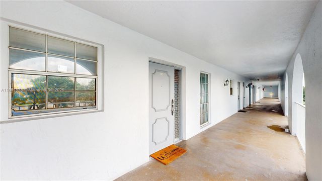 661 N University Dr 1-302, Pembroke Pines, FL 33024