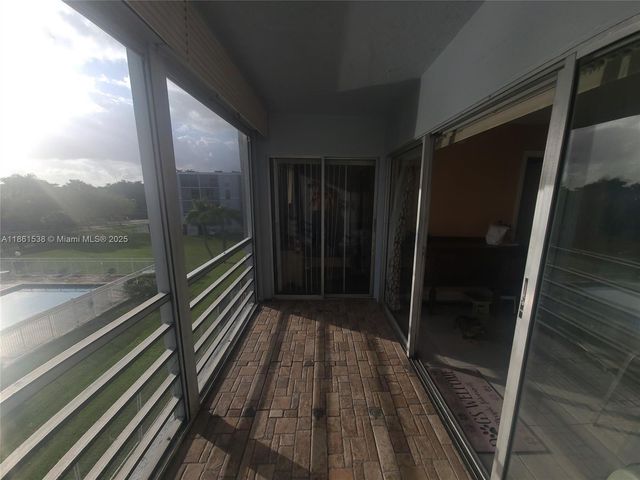 661 N University Dr 1-302, Pembroke Pines, FL 33024