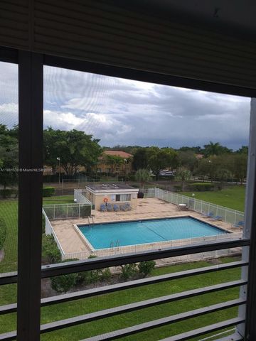 661 N University Dr 1-302, Pembroke Pines, FL 33024