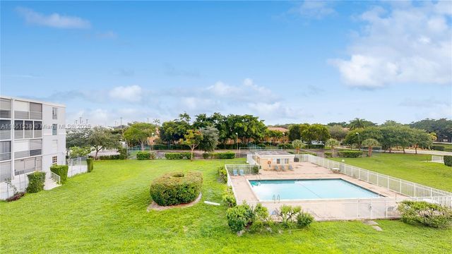 661 N University Dr 1-302, Pembroke Pines, FL 33024